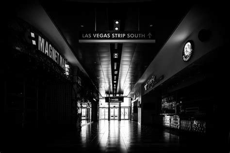 Shutdown The Strip Even Those Of Us Who Live Here Miss The By Jason Karsh Medium