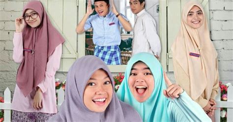Directed by tunku mona riza. Download Film Cahaya Cinta Pesantren (2016) HDTV - Premium ...