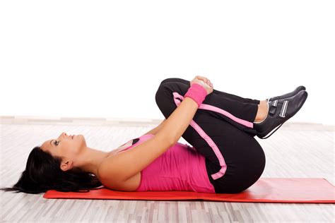 Knees To Chest Stretch For Low Back Muscles Knees To Chest Chest Workouts Back Strengthening