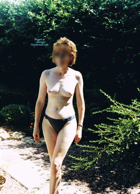 Topless Wife Katy In The Garden May 2010 Voyeur Web