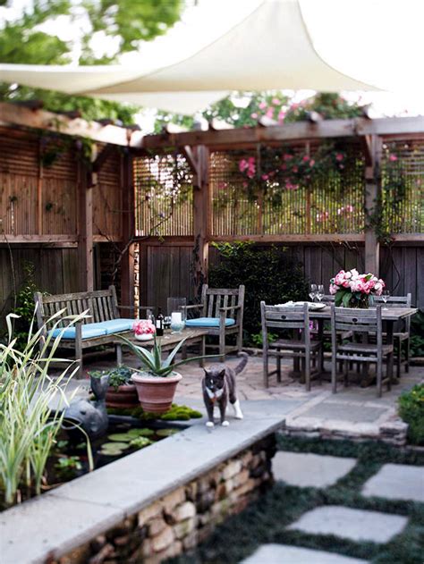 With neighbours often being in close quarters, particularly in urban areas, brits are turning to plants as a. Screening for garden - They shield with flowers and plants ...