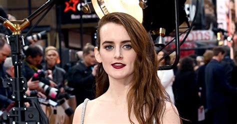 Downton Abbey Star Sophie Mcshera Wows Onlookers At A New Era Premiere