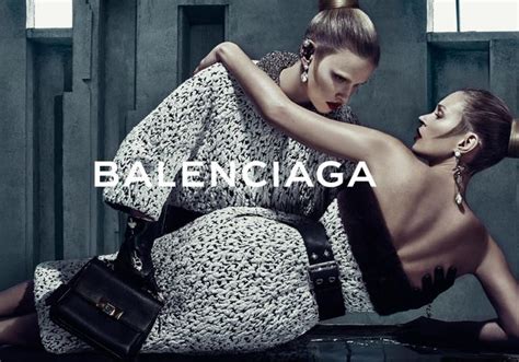 Exclu Toutes Les Images De La Nouvelle Campagne Balenciaga Avec Kate Moss Et Lara Stone Elle