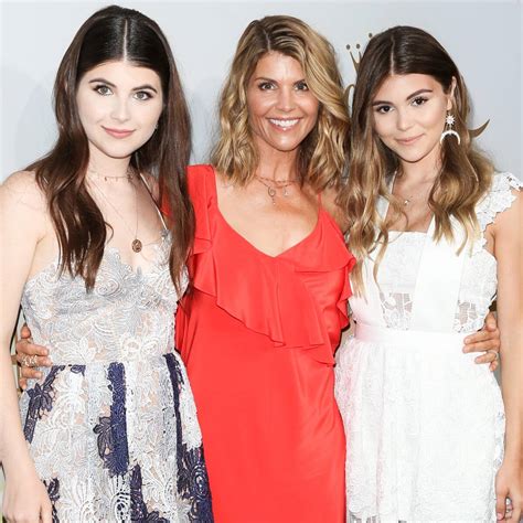 Lori Loughlins Daughters Celebrate Her First Mothers Day After Being