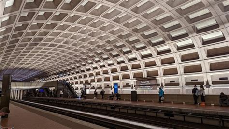 Pentagon City Metro Station 41 Photos And 44 Reviews 1250 South Hayes