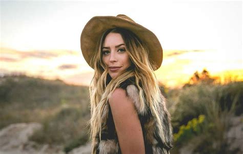 Country Singer Kylie Rae Harris Killed In A Car Crash In New Mexico