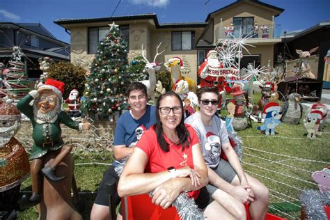 Mt Warrigal Family S Award Winning Christmas Lights Raise Funds For Cancer Illawarra Mercury