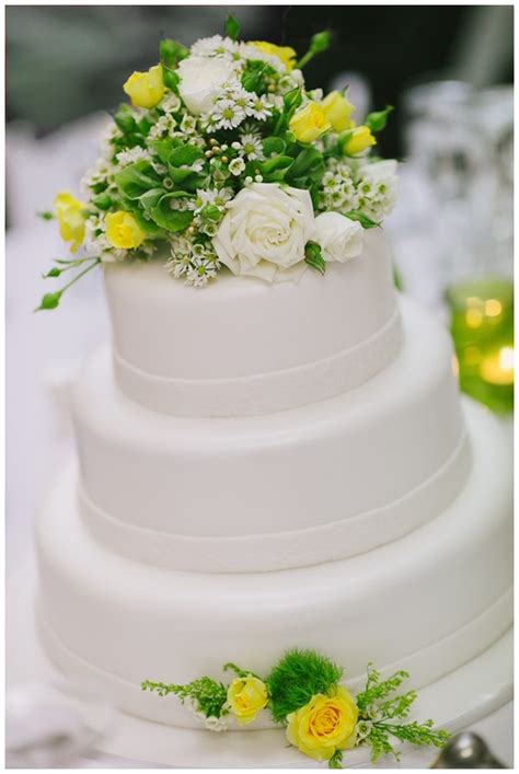1000 Images About Wedding Cakes With Real Flowers On