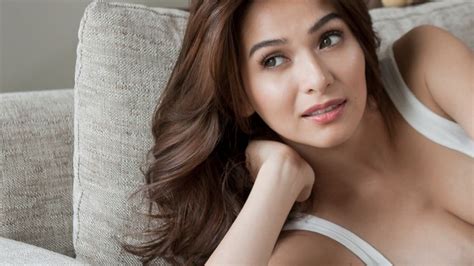Jennylyn Mercado Lounges Around The House In A Sexy One Piece Esquire Ph