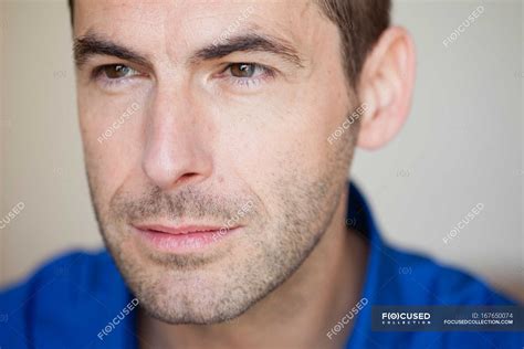 Man Looking Into Distance — Posing Head And Shoulders Stock Photo