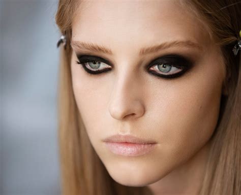 How To Nail That Black Smoky Eyed Look Seen On Chanel S Fw Runway