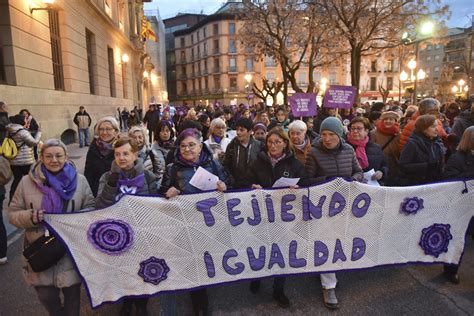 Una Marea Morada Recorre Huesca En El M Al Grito De Sin Nosotras Se Para El Mundo
