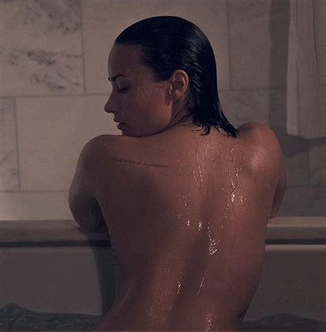 Demi Lovato Poses Completely Nude In Vanity Fair Jihad Celeb