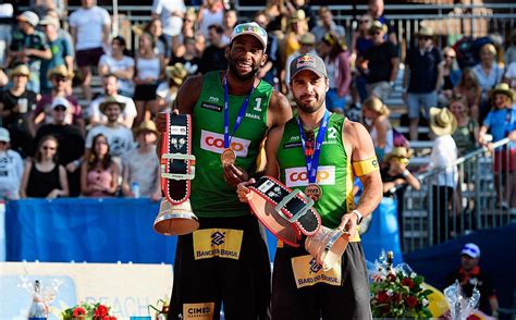 Com a classificação garantida, a dupla brasileira de vôlei de praia formada por bruno schmidt e evandro entrou em quadra para garantir a liderança do grupo e. Evandro e Bruno Schmidt faturam bronze no vôlei de praia ...