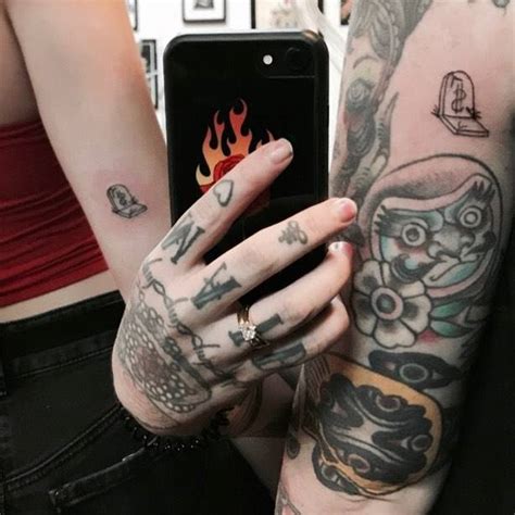 Noah cyrus has 35+ tattoos and counting, all with special meanings. Noah Cyrus's Best Friends Matching Grave Tattoos with