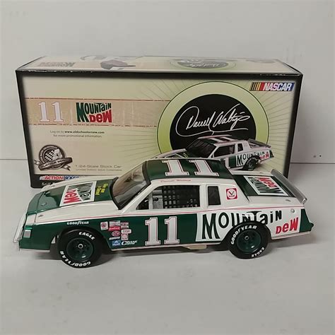 Nascar Collection Darrell Waltrip Crowell And Reed 1 24 Scale Die Cast