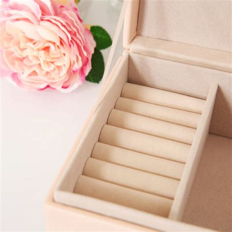 Jewelry storage boxes are the perfect gift for any age! Estella Blush Pink Heart Jewellery Box | No5a Interiors