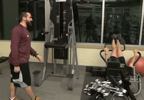 Another Reason Why You Shouldn T Hit On People At The Gym Gym Funny Pictures Funny