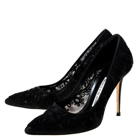 Manolo Blahnik Black Lace Floral Pointed Toe Pumps Size 36 For Sale At