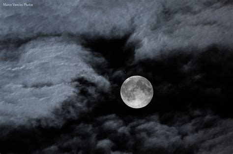 Una Notte Di Luna Piena Juzaphoto