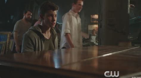 The 100 can be many things, from battlestar galactica to lost , but musical is rarely one of them. THE 100 : Shawn Mendes dans la troisième saison - Fringues ...