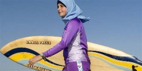 Die islamverbände in mainz haben sich für einen geschlechtergetrennten schwimmunterricht an den schulen der stadt ausgesprochen. Berlin führt "Burkini" ein: Muslima verhüllt ins Hallenbad ...