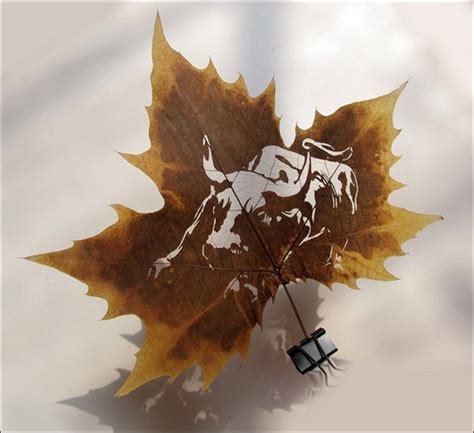 Leaf Carving Art That Comes With Autumn