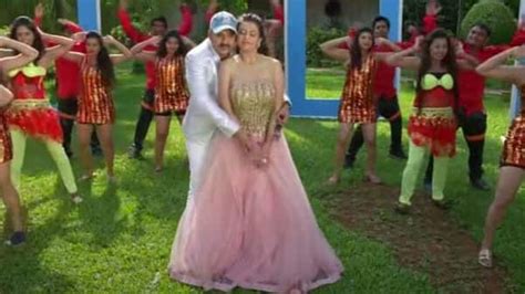 Bhojpuri Actress Akshara Singh Pawan Singh Song Chamkelu Sheeshan Jaisan Goes Viral On Youtube