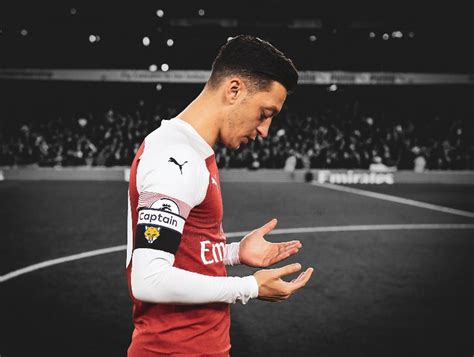 Dizalimi Arsenal Ini Doa Yang Dipanjatkan Mesut Ozil Okezone Bola