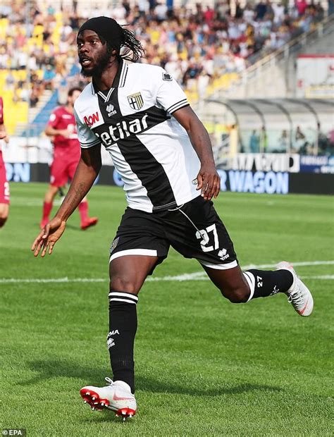Gervinho Receives Standing Ovation For Stunning Goal In Parma S Win Over Cagliari Daily Mail