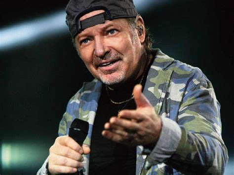 I cubi di mtv autografati da vasco per l'asta benefica con 40 cubi di luce mtv supporta i lavoratori del mondo della musica. Vasco Rossi e il nuovo album "Sono innocente": il mito ...