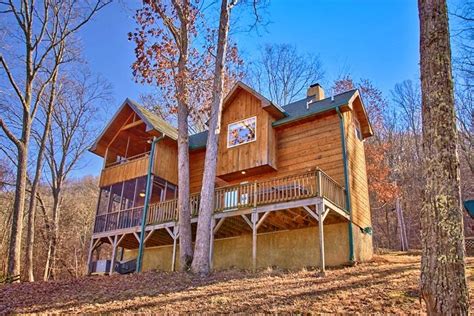 If you're looking for seclusion within the boundaries of the great smoky mountains national park itself, you'll have to choose official accommodation, made up of campgrounds and wooden cottages, many of which are only accessible via hiking trails. Secluded Smoky Mountain Honeymoon Cabin | Romantic Wood ...