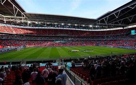 Será una suerte de final four, pues la final también se disputará en la capital inglesa. Wembley recibirá 60 mil aficionados para semifinales y ...