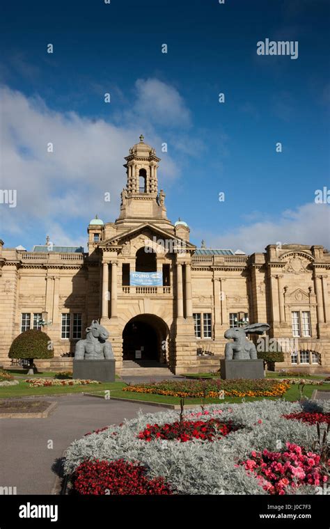 Bradford Museum And Gallery Hi Res Stock Photography And Images Alamy
