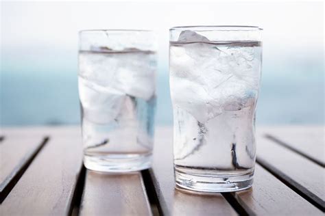 Mitos Atau Fakta Minum Air Es Bikin Sakit