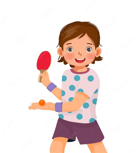 Симпатичная маленькая девочка играющая в настольный теннис на подаче готовая ударить по мячу