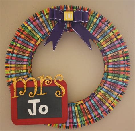 Crayon Wreath By Mamasmedley On Etsy School Wreaths Crayon Wreath