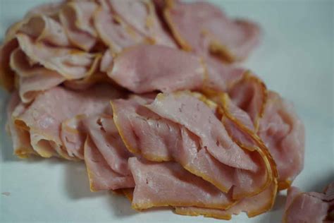 With a flavor like no bacon you've ever had before, you'll be amazed at what bacon should taste like. How to Make Homemade Canadian Bacon - Recipe | Meatgistics | Walton's