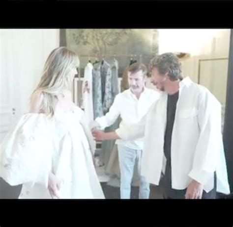 Klum trug ein schulterfreies kleid mit puffärmeln und einen wunderschönen weißen schleier. Klum-Hochzeit: Jetzt wissen wir auch, wer Heidis ...