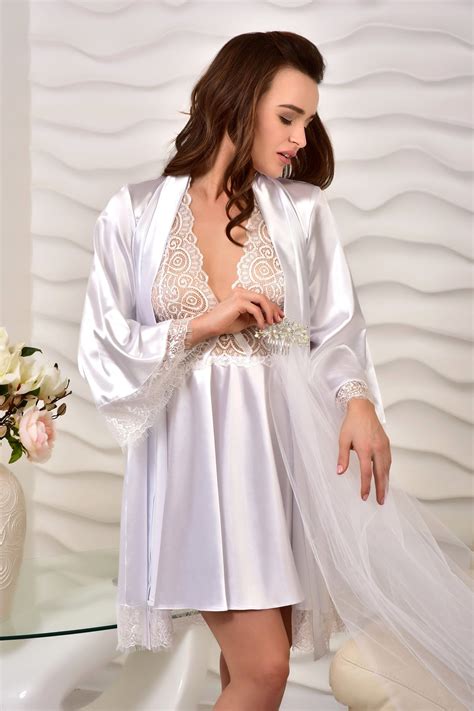 White Bridal Robe And Nightgown Set Peignoir Set Bridal Etsy Bridal Robe Lace Night Gown