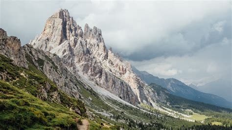 The Haunting Beauty Of A Hut To Hut Hike In The Dolomites The New
