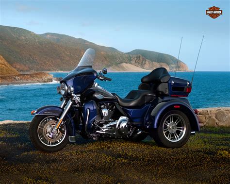 Cut n raked, stretched frame. 2013 Harley-Davidson FLHTCUTG Tri Glide Ultra Classic Review
