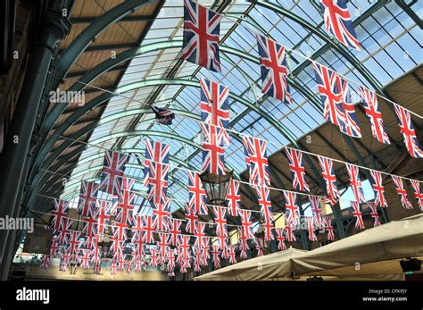Diamond Jubilee Decorations To Mark 60 Years Of The Queens Reign