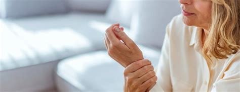 Rheumatoid Arthritis Early Signs Causes And Treatment