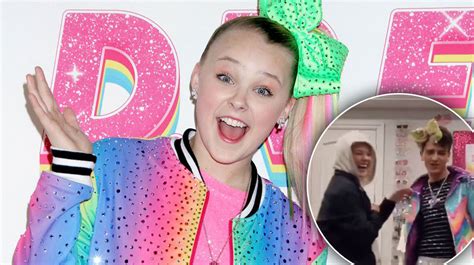 Who Is Jojo Siwa Dating The Singer Has Finally Revealed The Identity