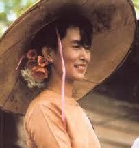 Freedom from fear and other writings. Aung San Suu Kyi The Lady: Người Đàn Bà Không Biết Sợ ...