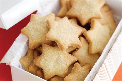 Cookies play such an integral part in the christmas and new year holidays. Cinnamon Christmas Star Cookies - 6 Ingredients | Days To Fitness