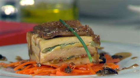 Las recetas de cocina con sergio. Cocina con Sergio - Milhoja de pollo y espárragos - RTVE.es