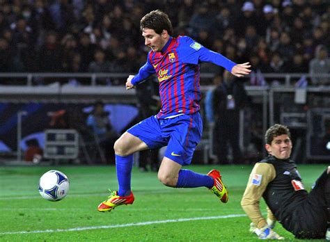 Filelionel Messi Player Of The Year 2 2011