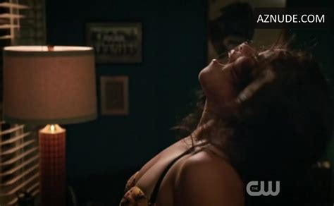 Gina Rodriguez Underwear Scene In Jane The Virgin Aznude